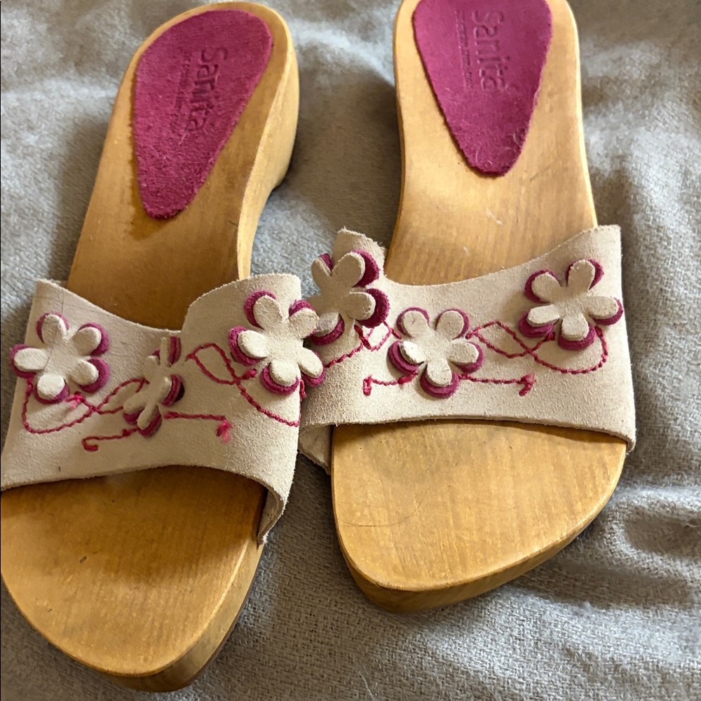 Sanita shoes, 8.5. Size 39,Stylish Floral Embellished Sandals